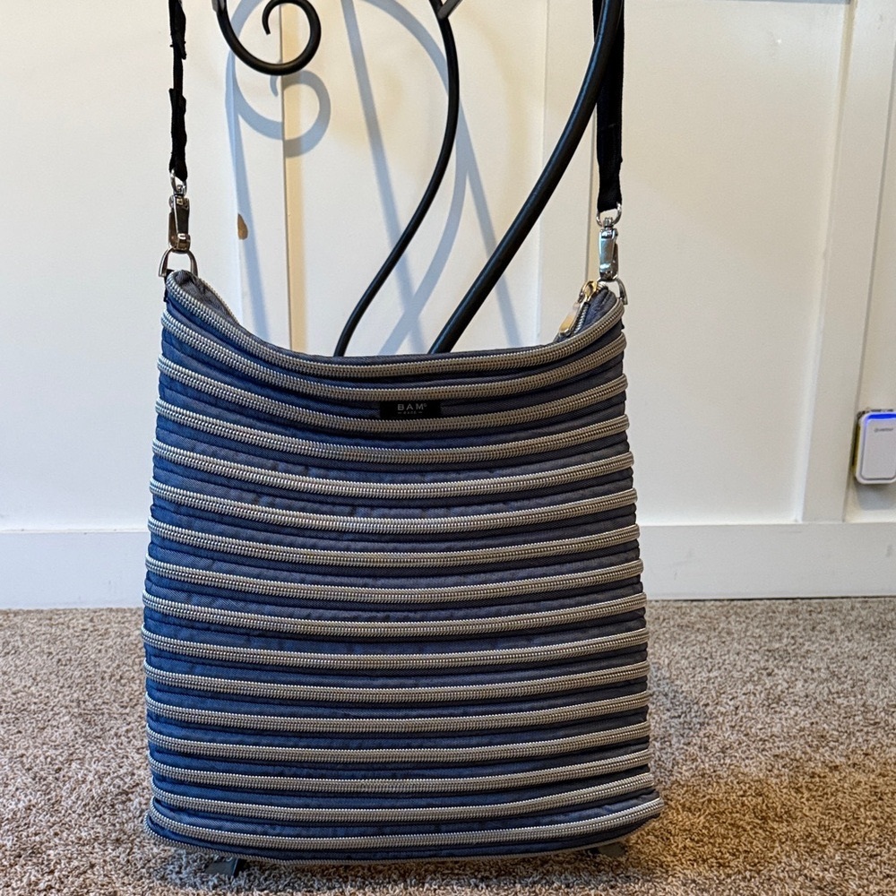 Bam messenger bag